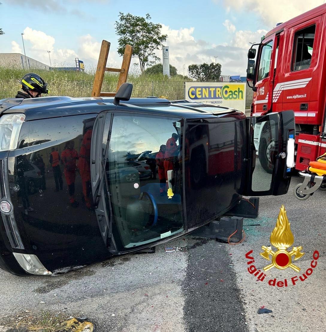 Sassari, Perde Il Controllo Dell’auto Che Si Ribalta Su Un Fianco ...